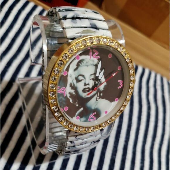 Marilyn Monroe stretch band watch, excellent condition - Picture 3 of 9